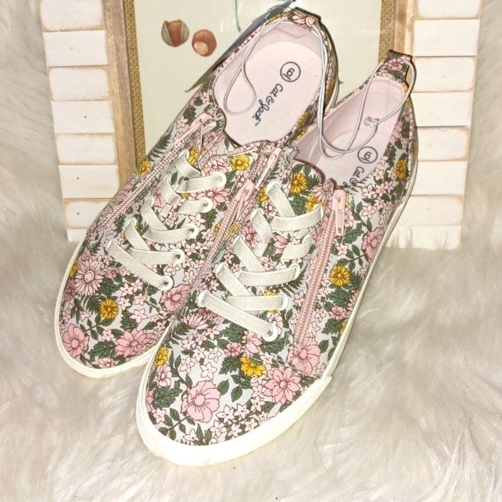 CAT & JACK SLIP ON SNEAKERS